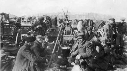 Vangitt7uja punakaartilaisia Fellmanin pellolla 1918