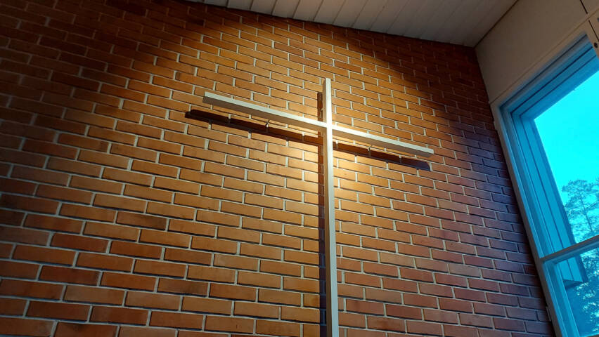 Risti kappelin seinällä